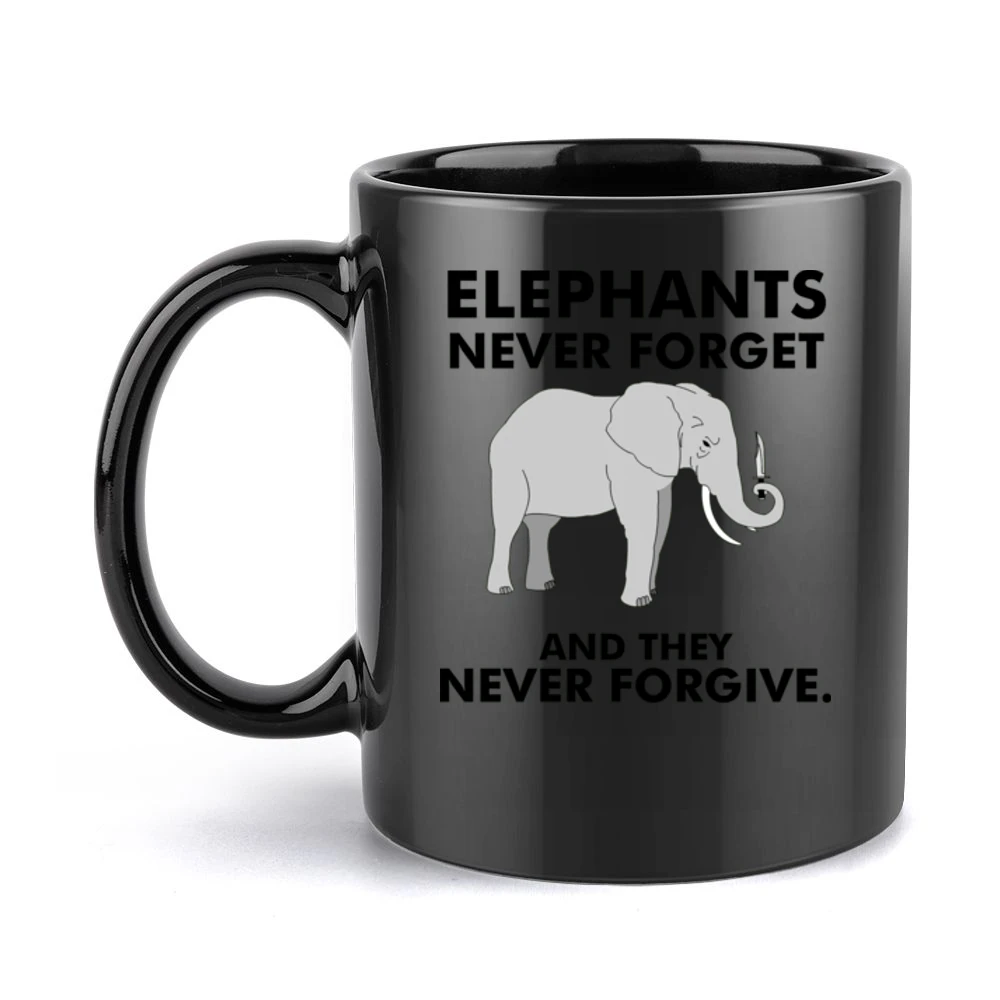 Funny elephan with knife - they never forget and they never forgive T Black Mug